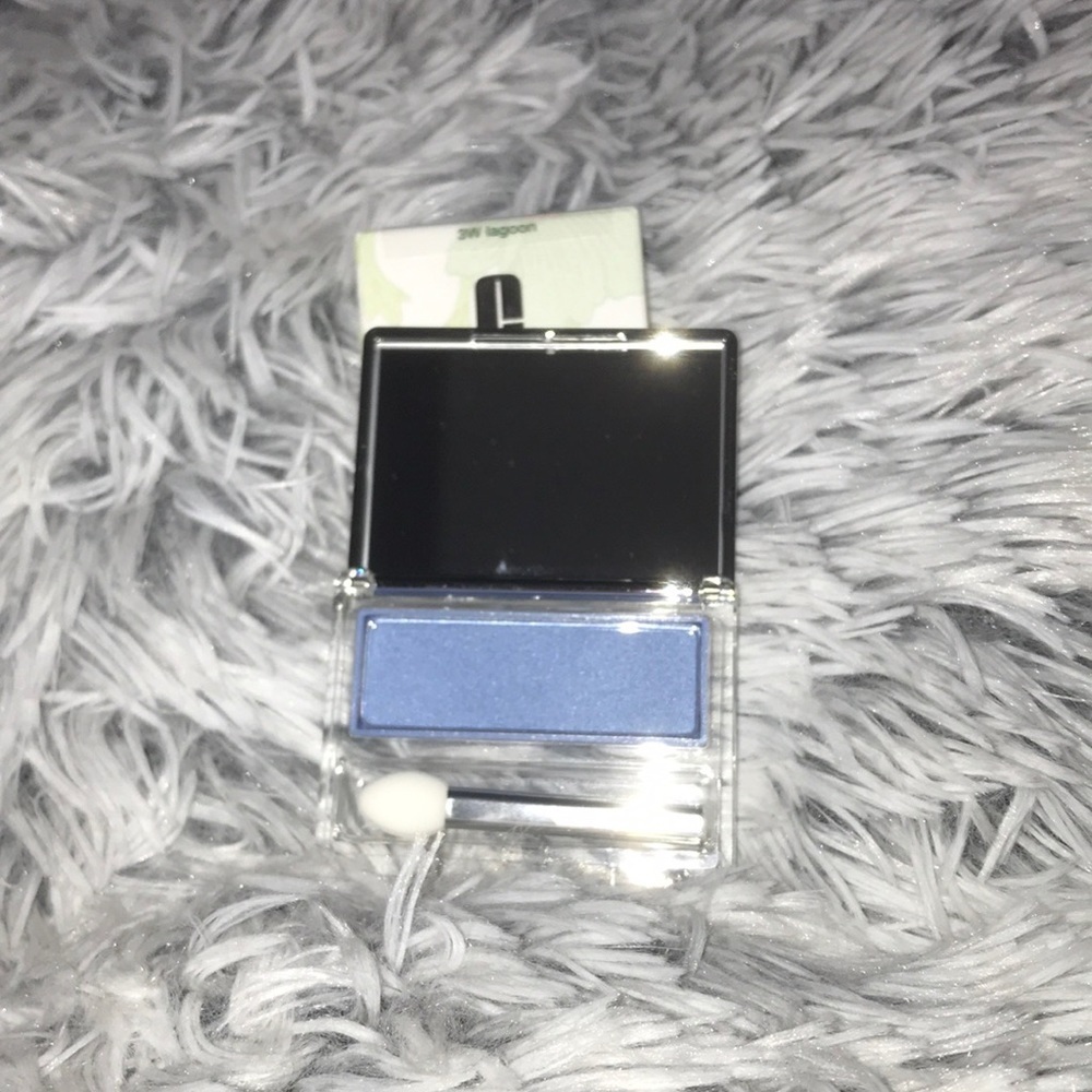 Clinique all about shadow soft shimmer- 3W lagoon